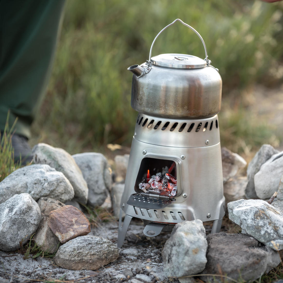 QUECHUA (ケシュア) キャンプ ウッドストーブ MH500 - 煙が出にくい二次燃焼