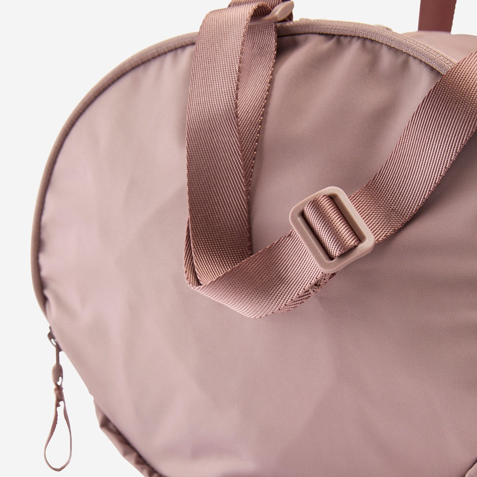 DECATHLON (デカトロン) スポーツ バッグ ストラップ・シューズ用ポケット付 20L