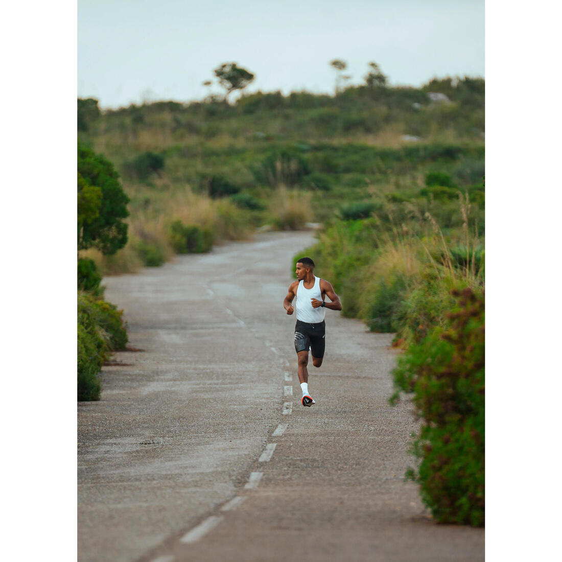 KIPRUN（キプラン）ランニングシューズ メンズ Kipstorm Tempo